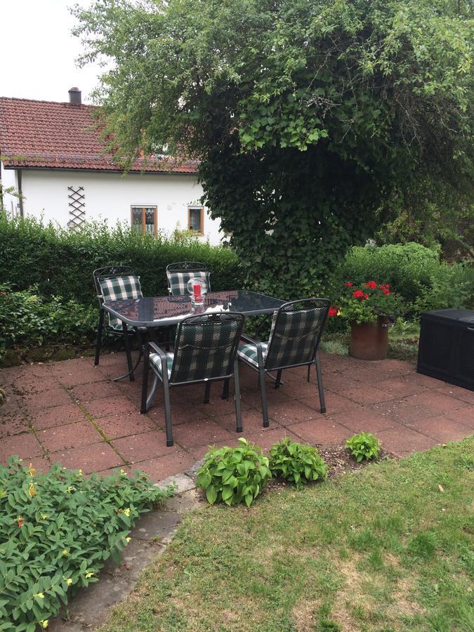Ferienwohnung Im Gruenen Illschwang Esterno foto